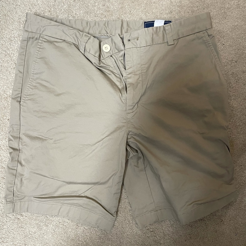 Men’s vineyard vines khaki shorts